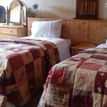 Staghall Old School Bed & Breakfast *
